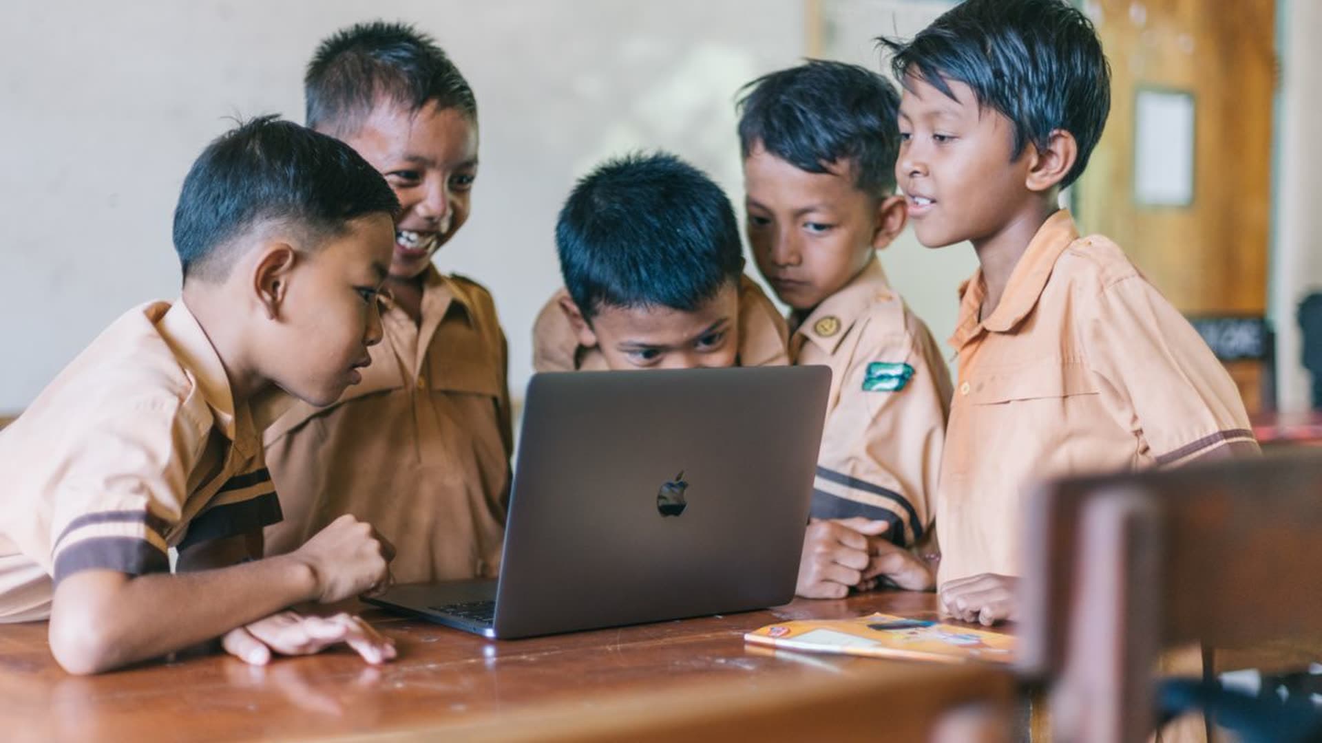 Selamat Datang di SMK Uji MSDJAE0U